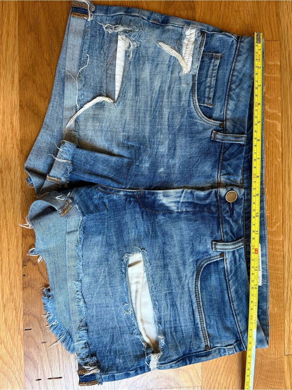 Blank NYC women’s Light Blue Tomboy Short Jeans